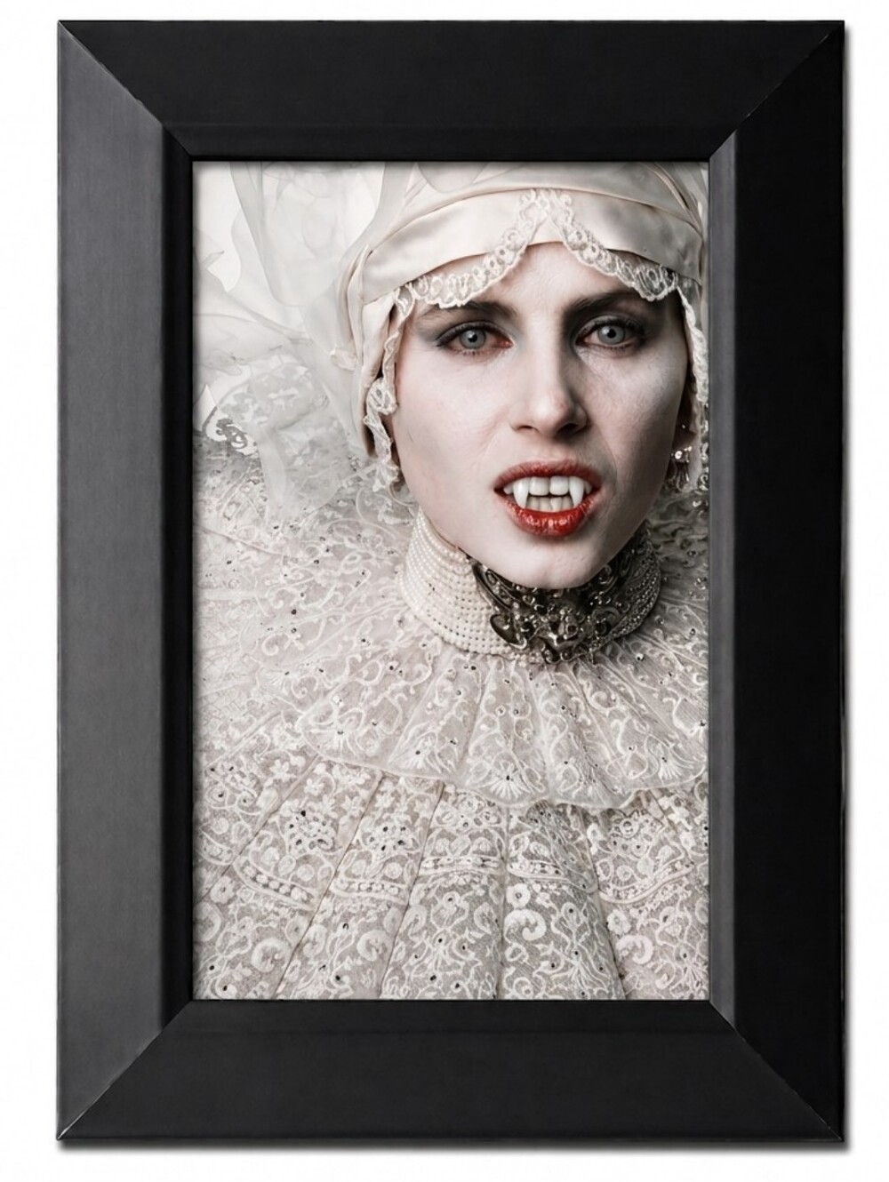 Sadie Frost as Lucy Westenr 90s film Bram Stoker's Dracula Horror Gothic Vampire